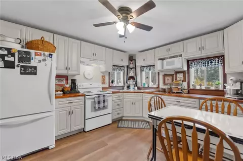 Kitchen - 2129 Dock Rd, Madison, OH 44057 photo 2 of 5