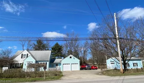 1079 Portage Lakes Dr, Akron, OH 44319
