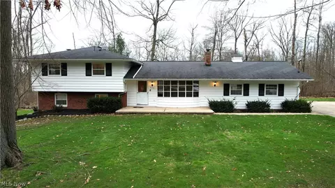676 Parker Rd, Aurora, OH 44202