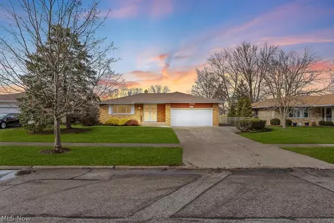 13900 Trenton Trl, Middleburg Heights, OH 44130