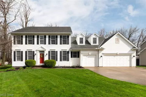 24568 Briarwood Dr, Olmsted Falls, OH 44138