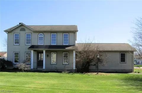 6915 Berry Blossom Dr, Canfield, OH 44406