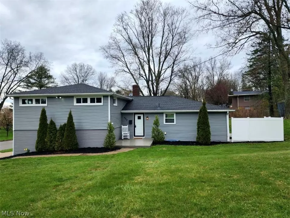 557 Glenwood St SW, North Canton, OH 44720 30 Photos Movoto