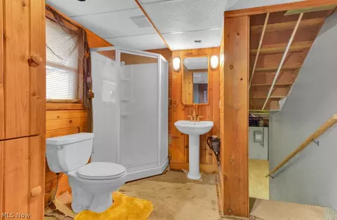 Bath - 61 E Mohawk Dr, Malvern, OH 44644 photo 2 of 2