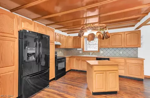 Kitchen - 61 E Mohawk Dr, Malvern, OH 44644 photo 3 of 3