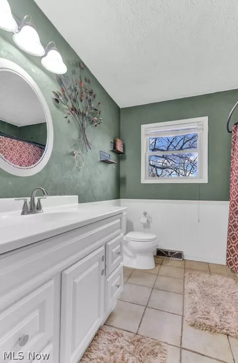 Bath - 61 E Mohawk Dr, Malvern, OH 44644 photo 1 of 2