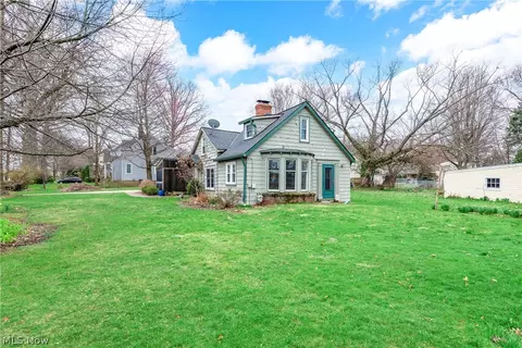 23707 Lake Rd, Bay Village, OH 44140