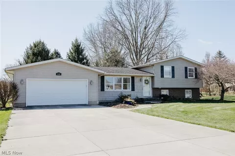 2040 Skyview Ln, Kent, OH 44240