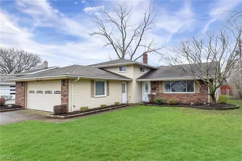 25107 Mitchell Dr, North Olmsted, OH 44070