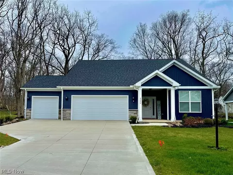 4239 Mckenna Ln, Port Clinton, OH 43452