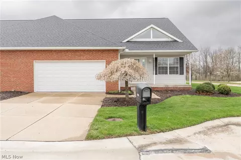 2305 Pebble Beach Dr, Massillon, OH 44646
