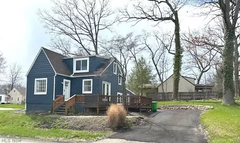 261 Maplecrest St SW, North Canton, OH 44720