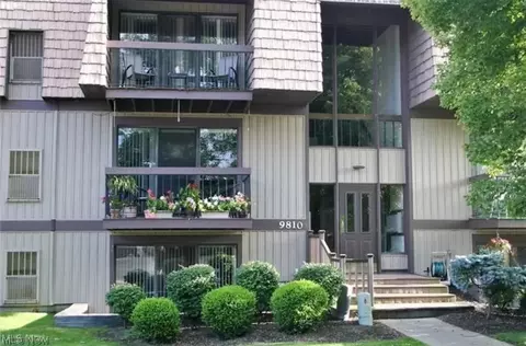 9810 Cove Dr #18H, North Royalton, OH 44133