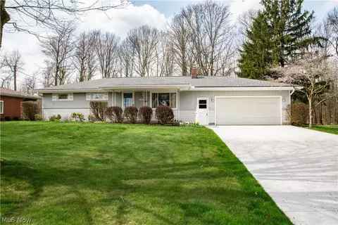 1552 Palo Verde Dr, Youngstown, OH 44514