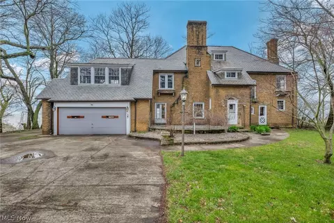 34213 Lake Shore Blvd, Lakeline, OH 44095