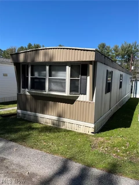 9735 Chillicothe Rd #37, Kirtland, OH 44094