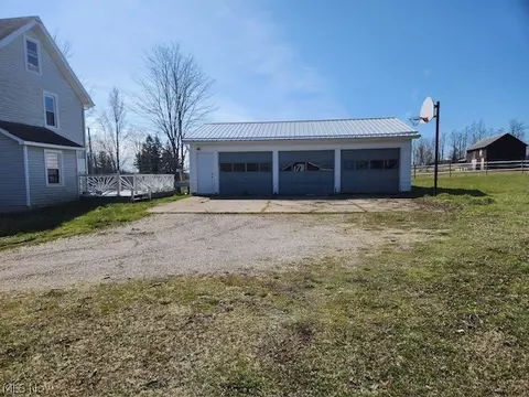 Exterior - 409 Carson Dr, Ashtabula, OH 44004 photo 4 of 7