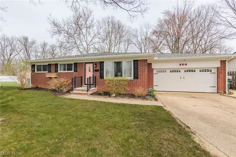 368 Sterling Cir, Berea, OH 44017