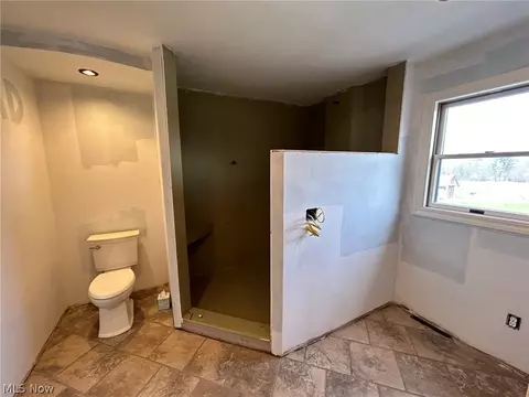 Bath - 4005 E Smith Rd, Medina, OH 44256 photo 4 of 6