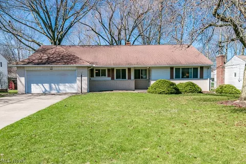 1040 Stanwell Dr, Highland Heights, OH 44143