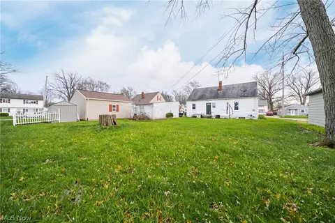 Exterior - 812 Clark St, Elyria, OH 44035 photo 5 of 6