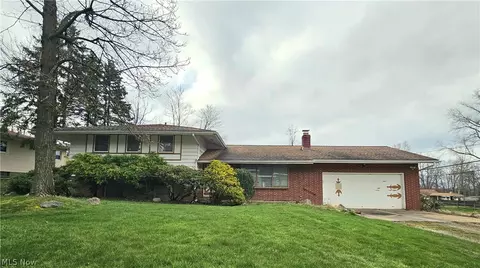 7433 James Dr, North Royalton, OH 44133