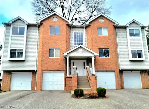 355 Village Pointe Dr #C, Akron, OH 44313