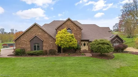 1057 Windsor Dr, Mineralwells, WV 26150