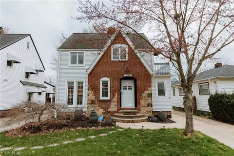 8009 Dresden Ave, Parma, OH 44129