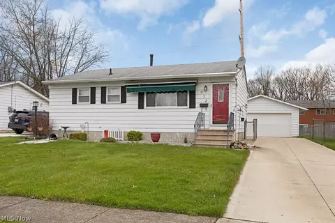 912 Rosewood Dr, Elyria, OH 44035
