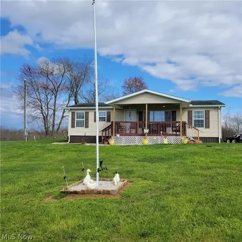 9531 SW Mccormick Rd, Newcomerstown, OH 43832