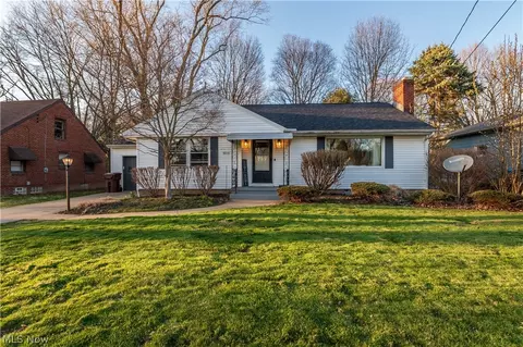 3173 Angleterre Blvd, Akron, OH 44312