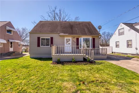 570 E Lake Ave, Barberton, OH 44203