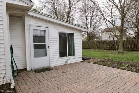 Exterior - 10140 Dewhurst Rd, Elyria, OH 44035 photo 4 of 7