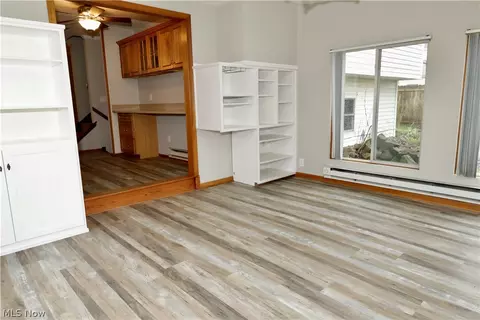 Living - 10140 Dewhurst Rd, Elyria, OH 44035 photo 3 of 4