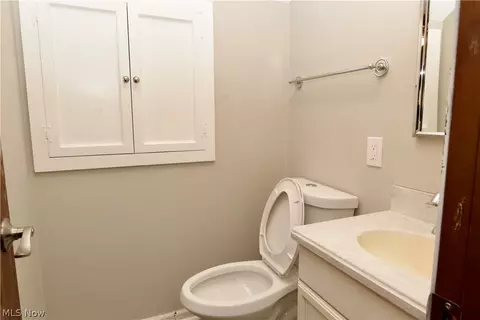 Bath - 10140 Dewhurst Rd, Elyria, OH 44035 photo 1 of 2