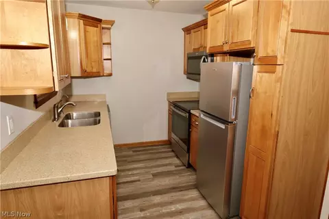 Kitchen - 10140 Dewhurst Rd, Elyria, OH 44035 photo 3 of 3