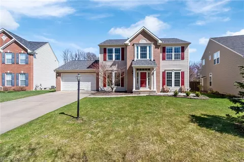 112 Stonesthrow Dr, Berea, OH 44017