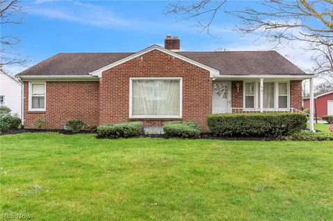 401 Mansell Dr, Youngstown, OH 44505