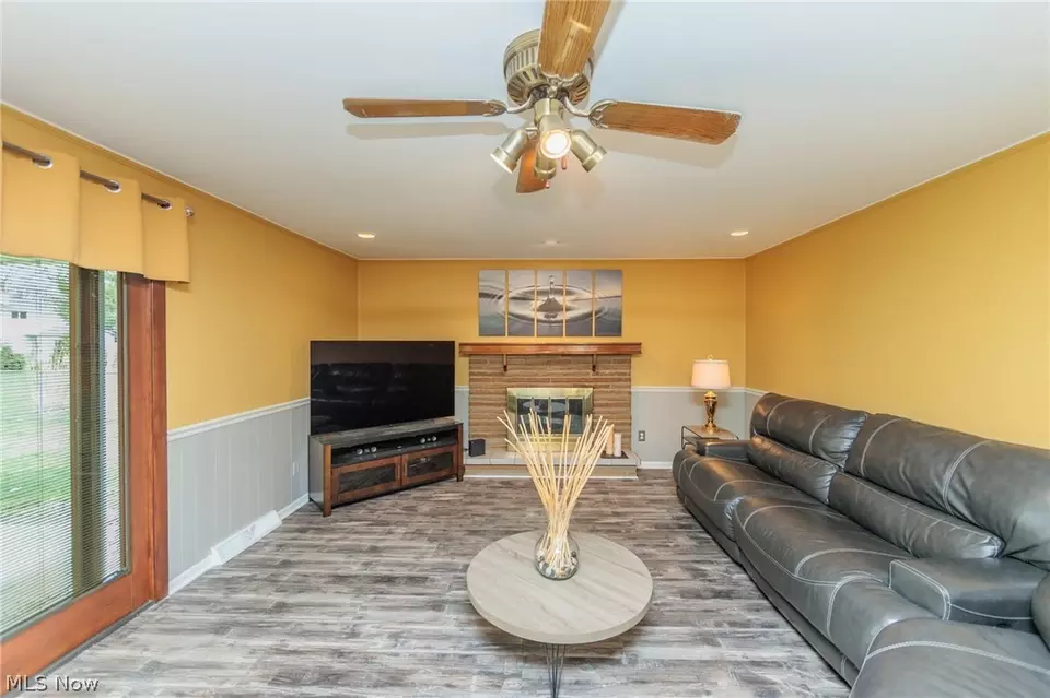 Living - 6178 Carlyle Dr, Seven Hills, OH 44131 photo 6 of 6