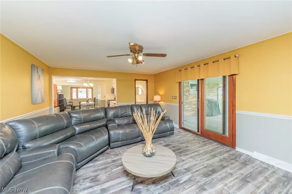 Living - 6178 Carlyle Dr, Seven Hills, OH 44131 photo 5 of 6