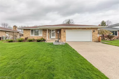 Exterior - 6178 Carlyle Dr, Seven Hills, OH 44131 photo 1 of 6