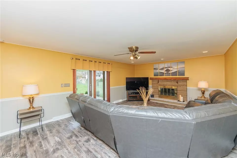 Living - 6178 Carlyle Dr, Seven Hills, OH 44131 photo 2 of 6