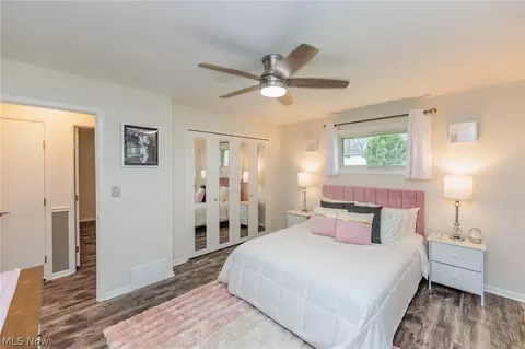 Bedroom - 6178 Carlyle Dr, Seven Hills, OH 44131 photo 1 of 8