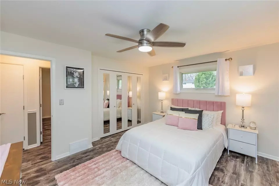 Bedroom - 6178 Carlyle Dr, Seven Hills, OH 44131 photo 1 of 8