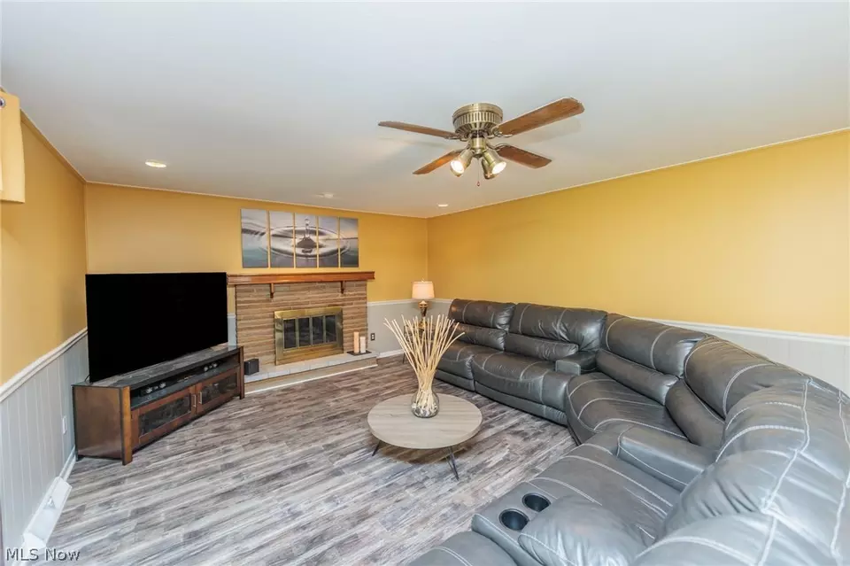 Living - 6178 Carlyle Dr, Seven Hills, OH 44131 photo 3 of 6