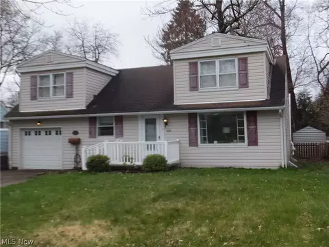 1367 Elmwood Ave SW, North Canton, OH 44720