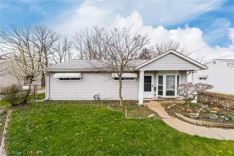 38263 Laura Dr, Eastlake, OH 44095