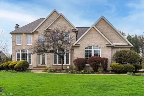 8210 Grayson Green St NW, Massillon, OH 44646