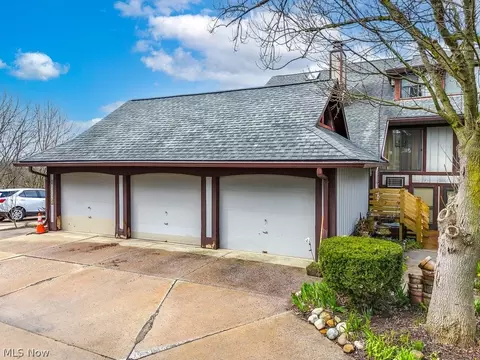 1535 Treetop Trl #83, Akron, OH 44313